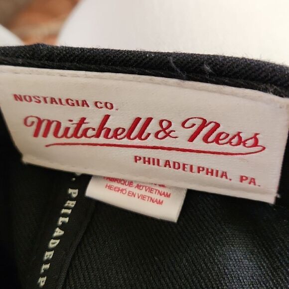 NEW Cleveland Cavaliers black and white snapback cap hat by Mitchell & Ness - Picture 6 of 8